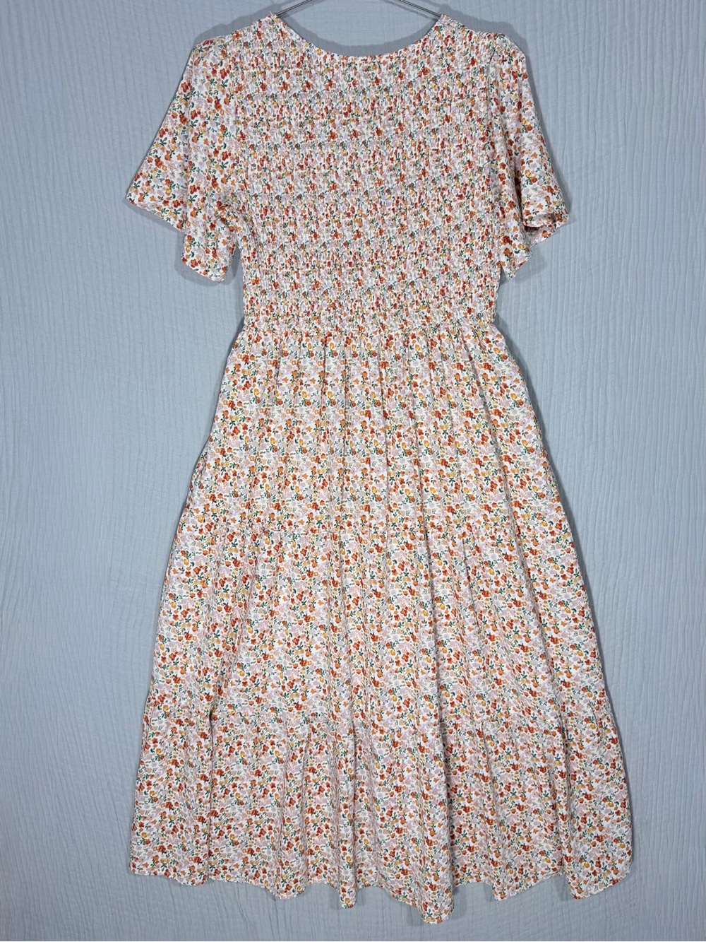 🌷 NWOT | Polagram | Cream Floral Smocked Midi Dress | size M - Picture 3 of 6